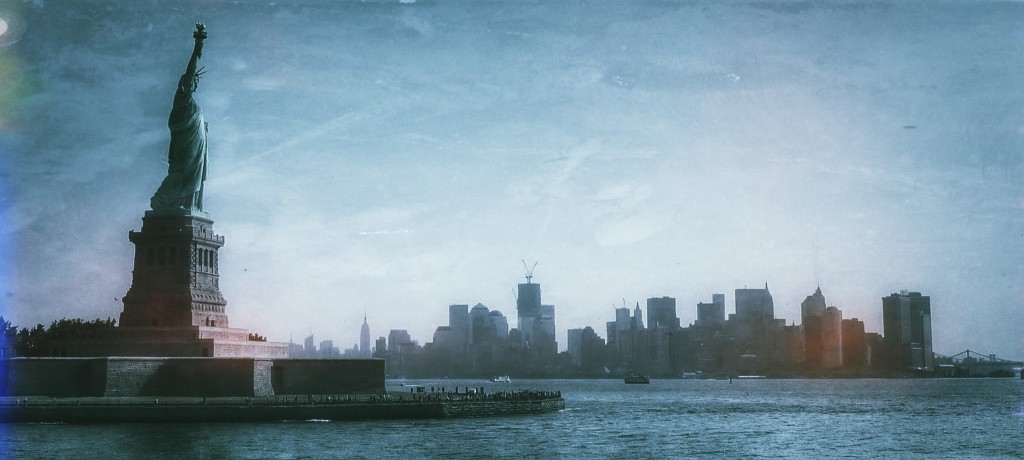 New-York : Statue de la Liberté sur fond de skyline