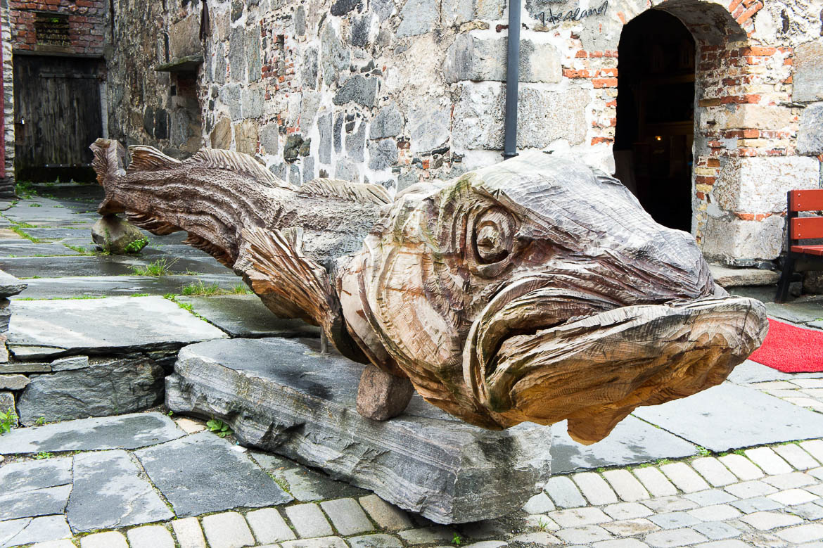Sculpture en bois dans le vieux Bergen