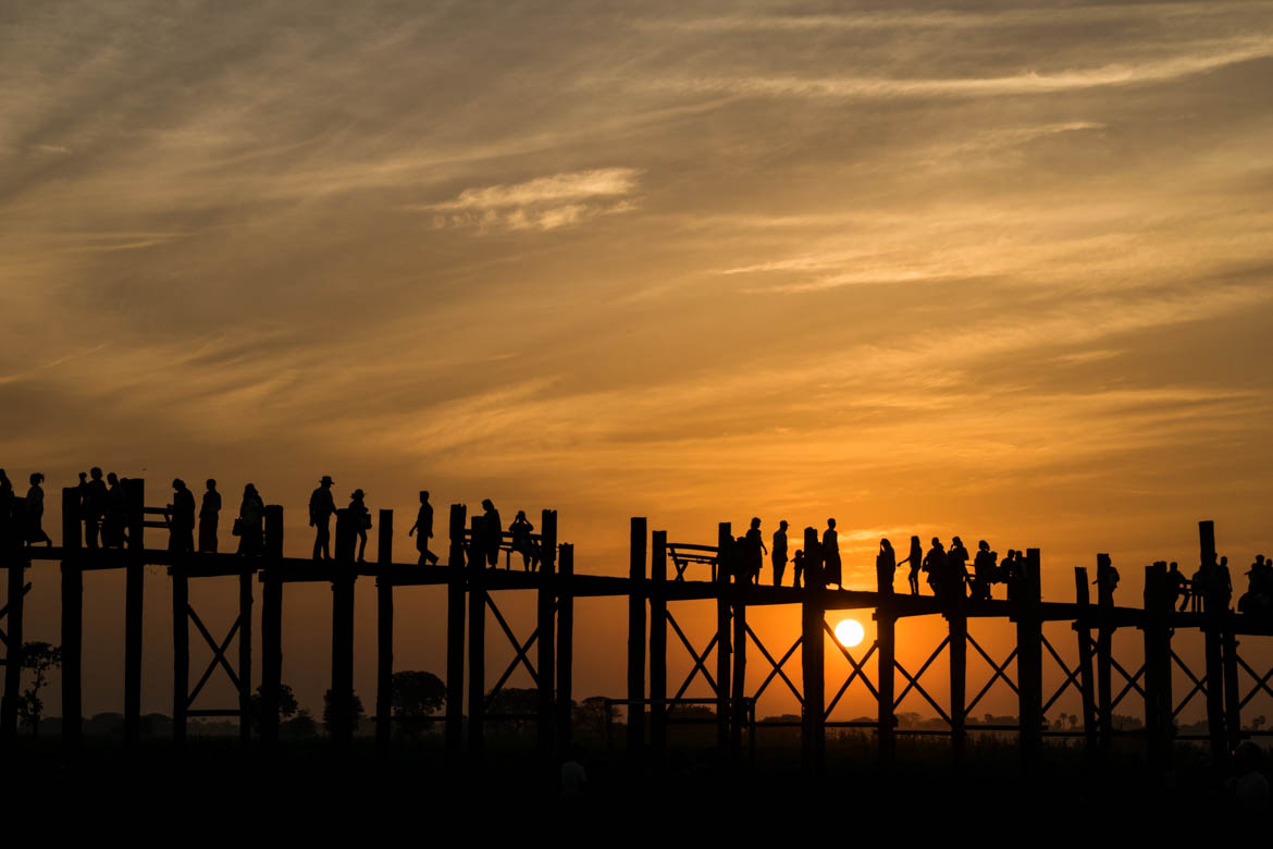 Coucher de soleil sur le pont d'U Bein
